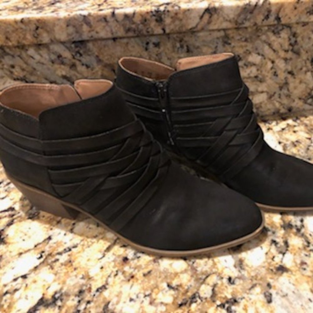 Women's Life Stride Flex black booties size 10
